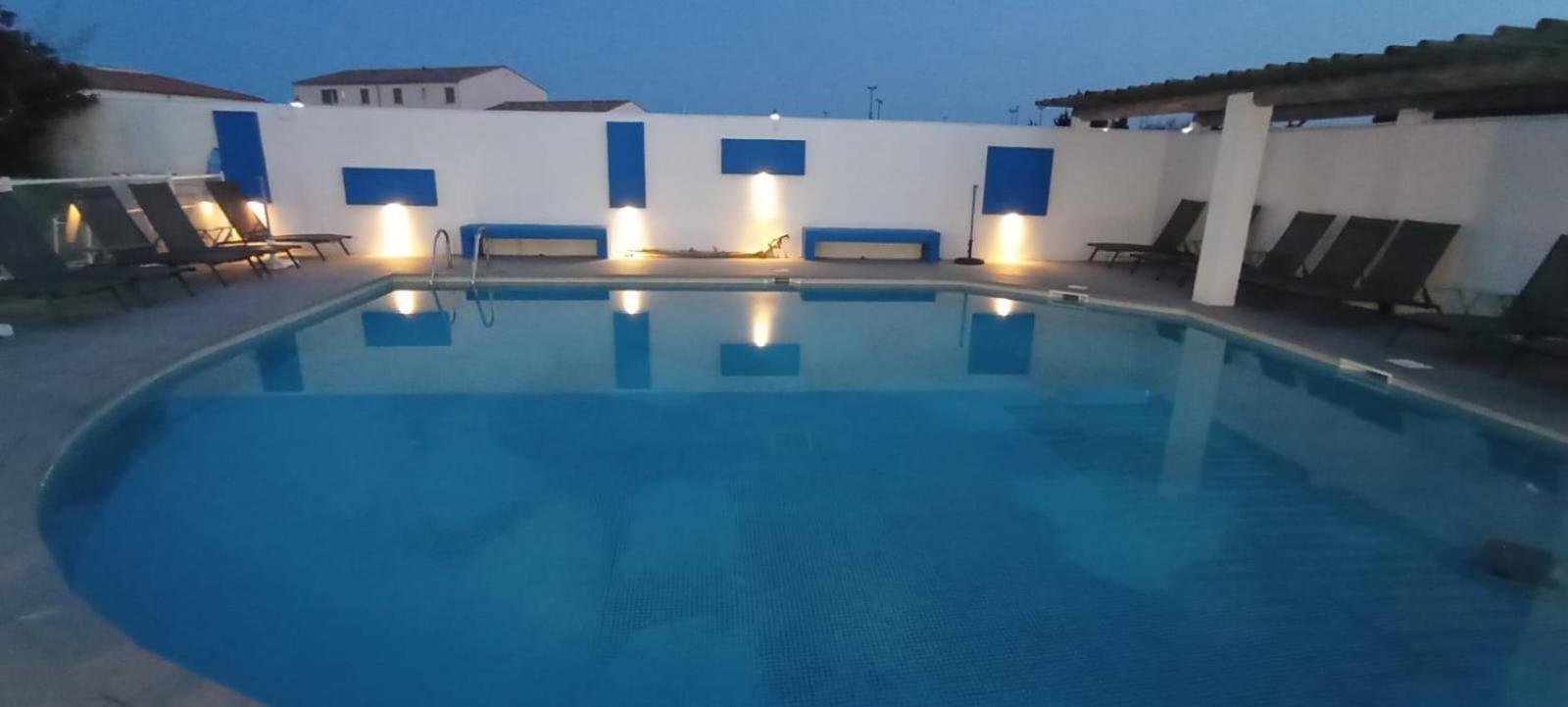 Hotel Le Bleu Marine Saintes-Maries-de-la-Mer Kültér fotó